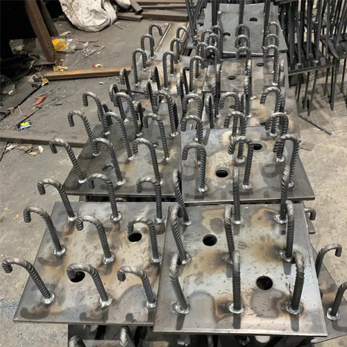 图纸中如何确定文山预埋件的位置？